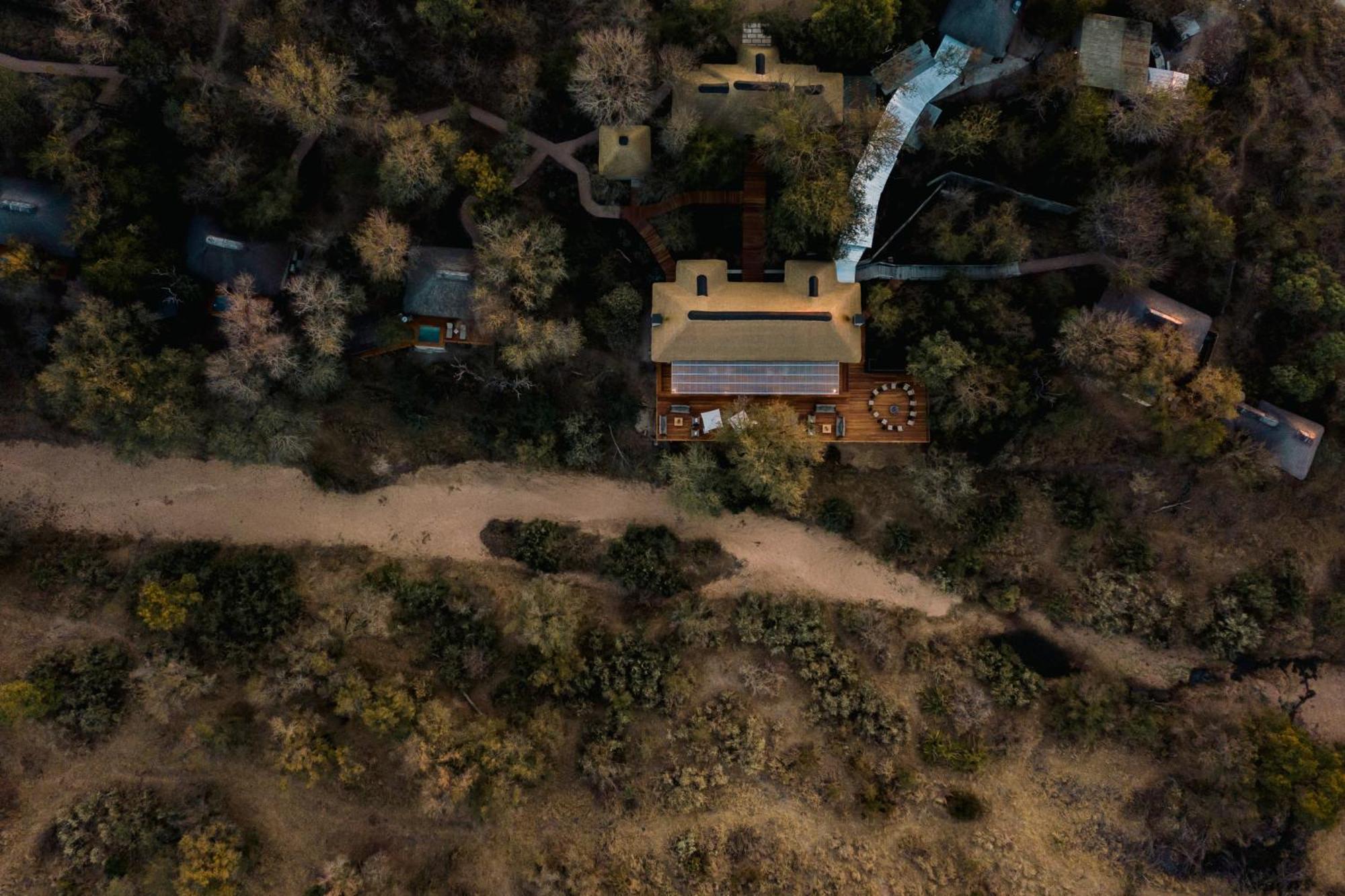 Thornybush Simbambili Lodge サビ・サンド動物保護区 エクステリア 写真