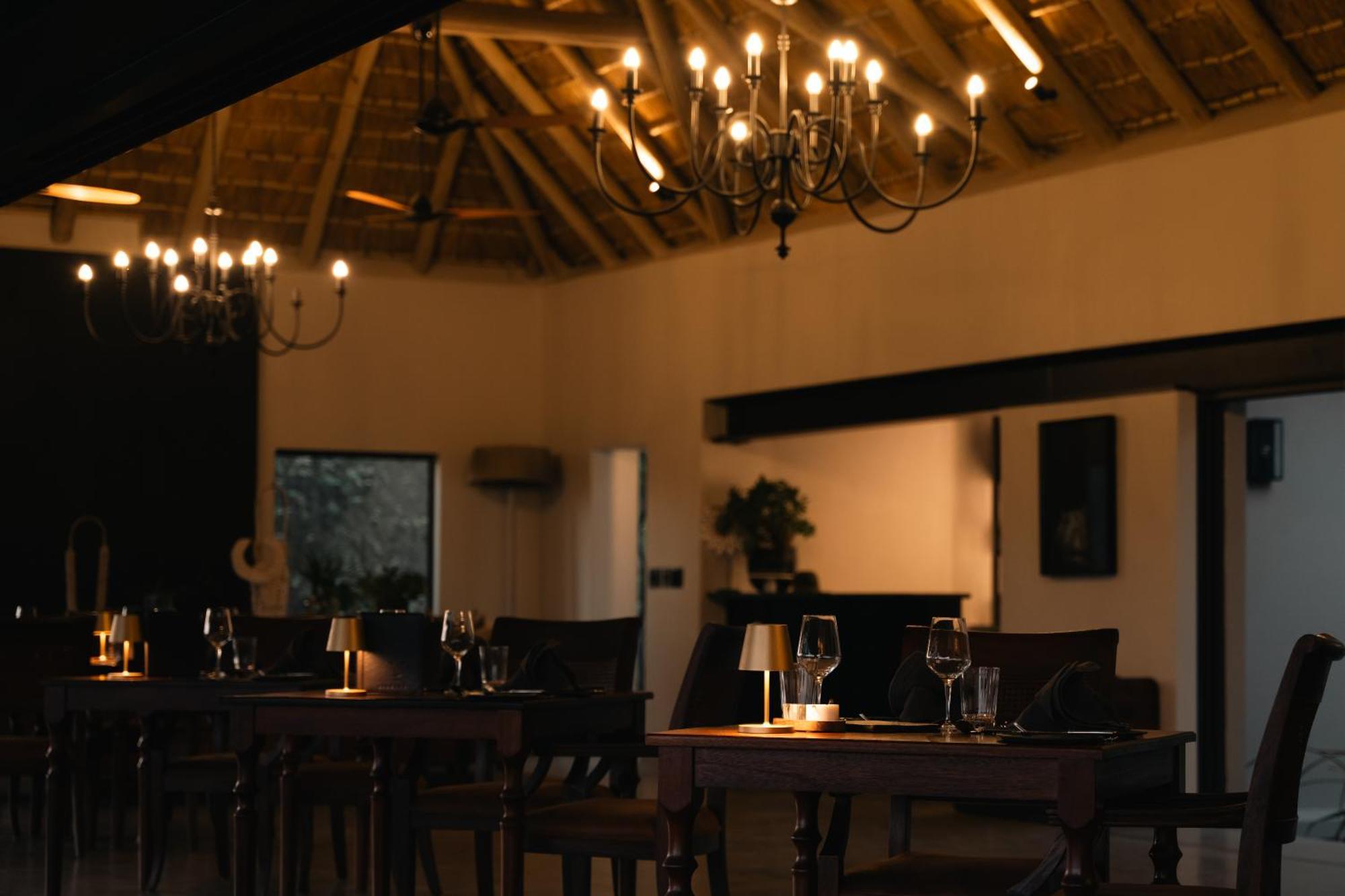 Thornybush Simbambili Lodge サビ・サンド動物保護区 エクステリア 写真