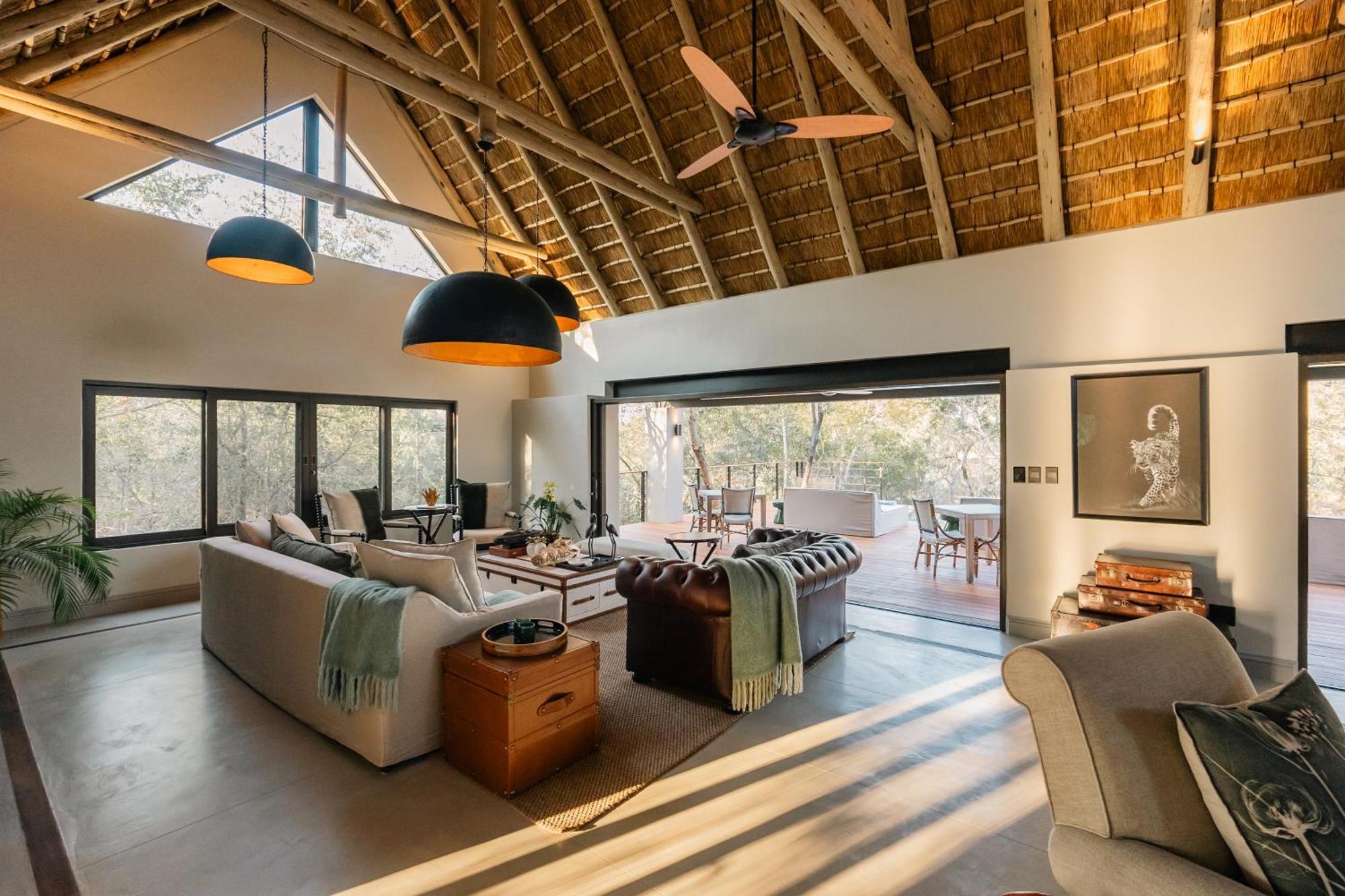 Thornybush Simbambili Lodge サビ・サンド動物保護区 エクステリア 写真