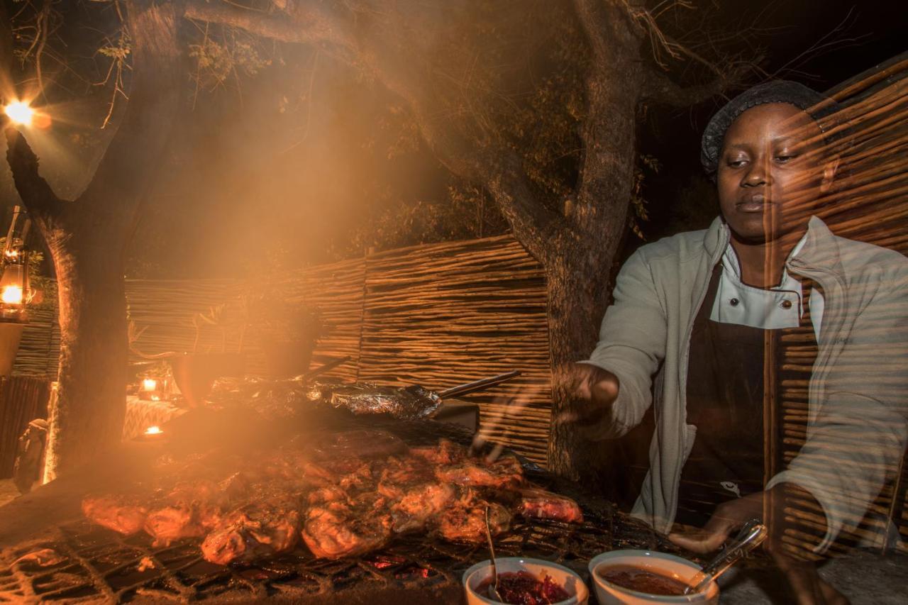 Thornybush Simbambili Lodge サビ・サンド動物保護区 エクステリア 写真